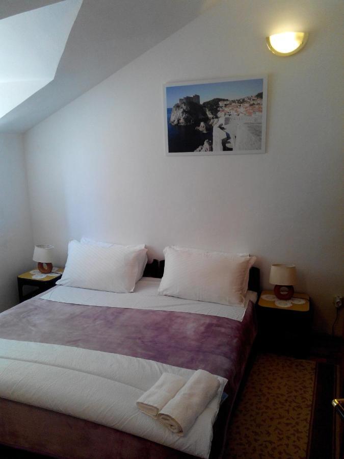 Taira Guest house *