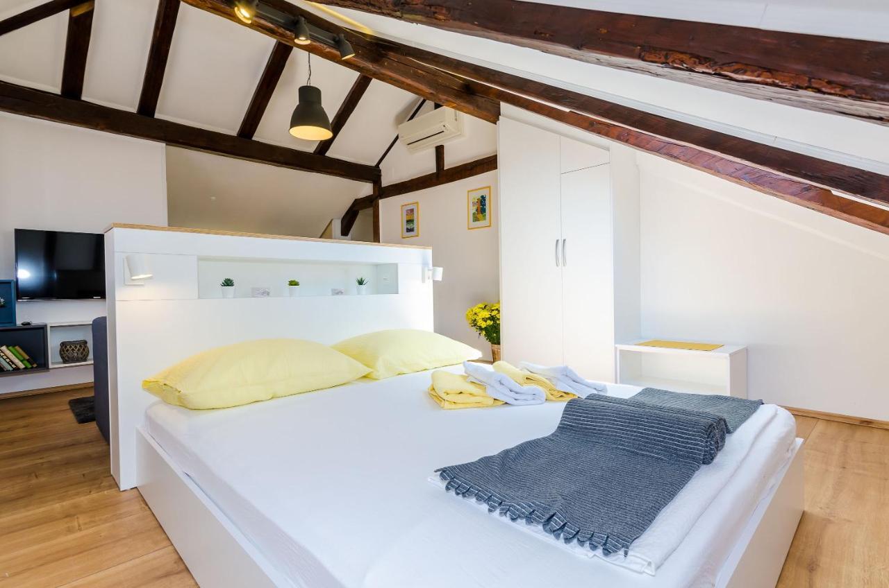 Racic Apartment *