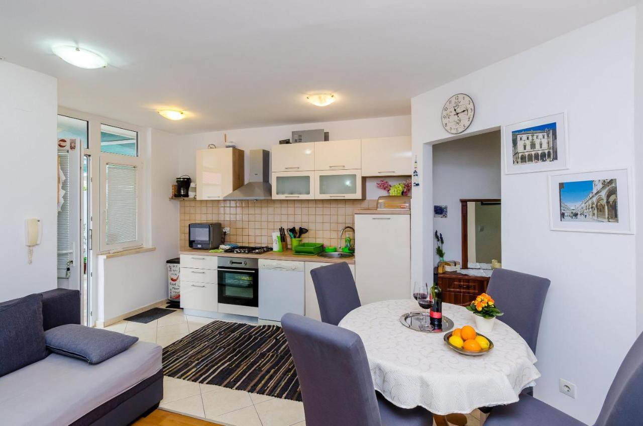 Apartment Captain