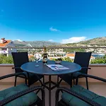 Astra Apartment