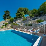 Villa Borna Apartments With Free Parking