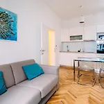 Amorozo Apartments By Duhomes