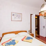 Guest House Ivana -Two Bedroom Apartment With Garden