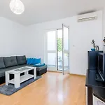 Apartment Antej - One Bedroom Apartment With Terrace And City View