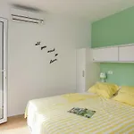 Apartments Villa Karmen - One-Bedroom Apartment With Terrace Olive