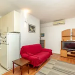 Apartment Relax - 1.4Km From The Old Town