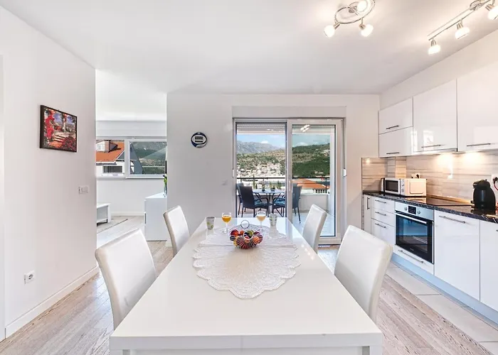 Astra Apartment