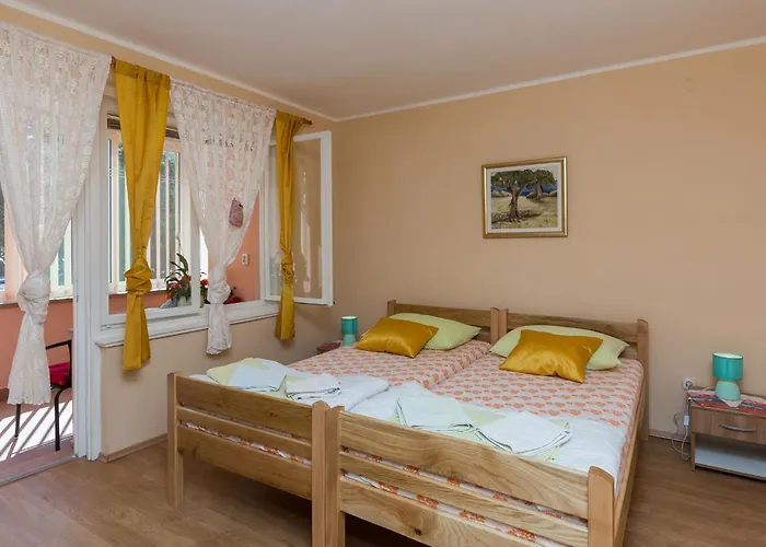 Apartment Lolo - Two Bedroom Apartment With Loggia And Street View