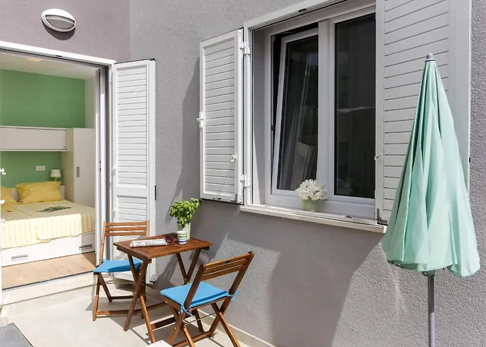 Apartments Villa Karmen - One-Bedroom Apartment With Terrace Olive