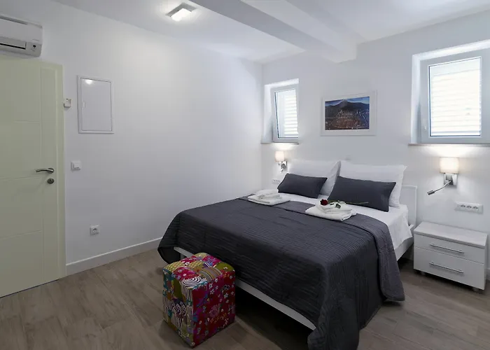 Ida Apartments