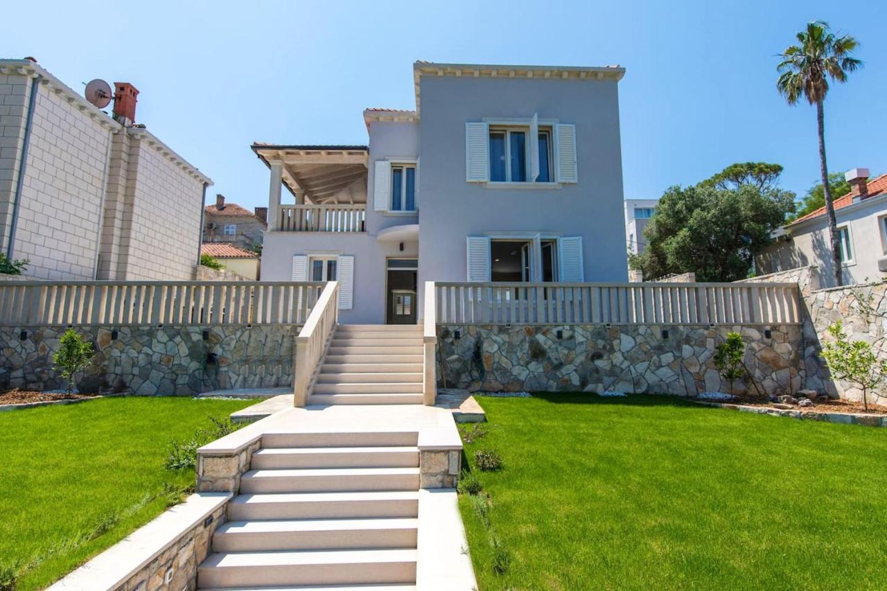 Spacious With Private Pool In