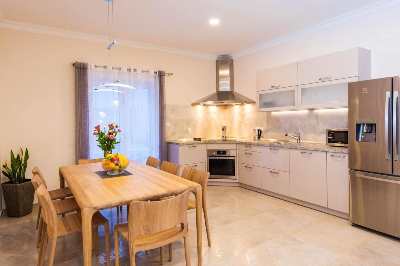 Spacious With Private Pool In Dubrovnik