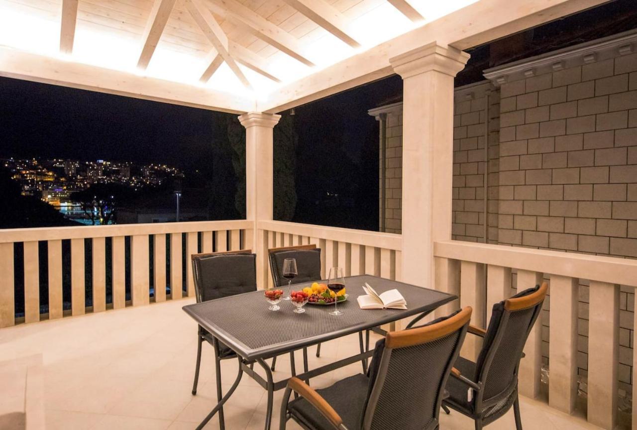 Spacious With Private Pool In