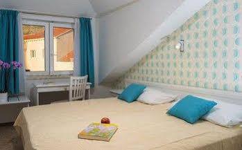 Guest house Apartments Milka & Miho 3*