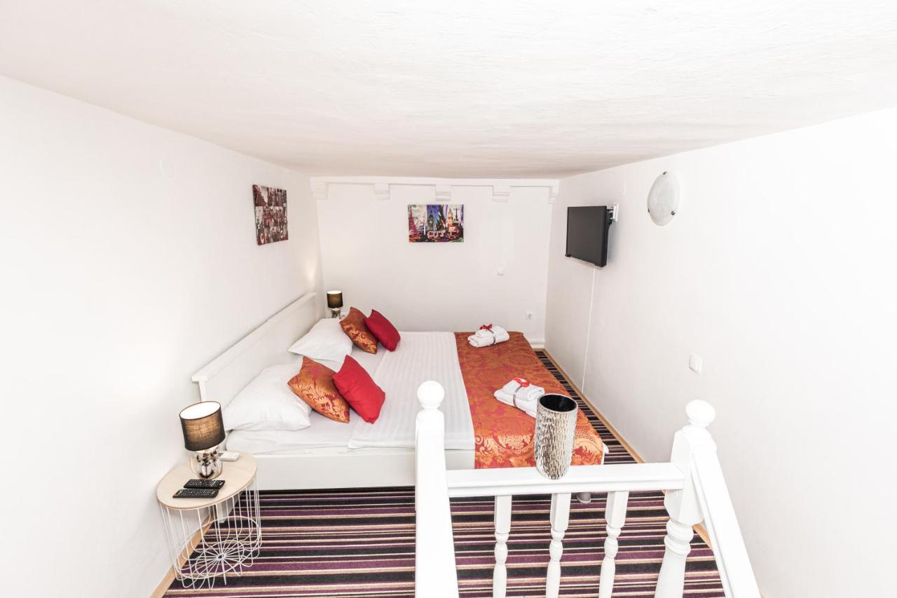 Apartment Best Location In