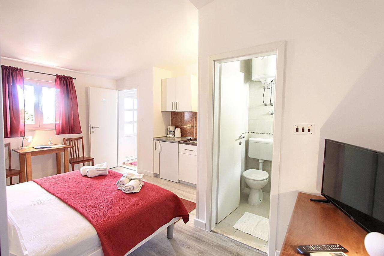 Gloria Apartment