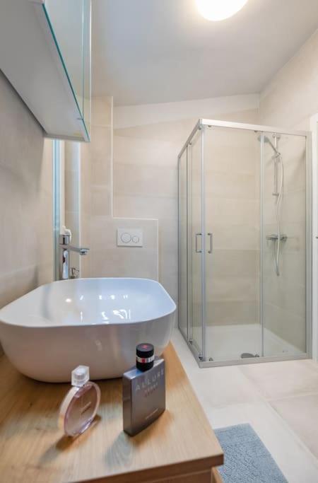 St Jakov Superior With Free Parking Apartment *