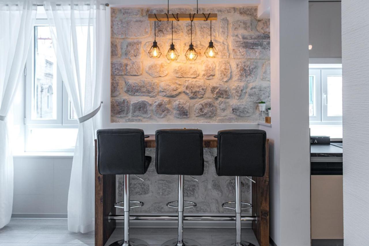 16 Steps Apartment