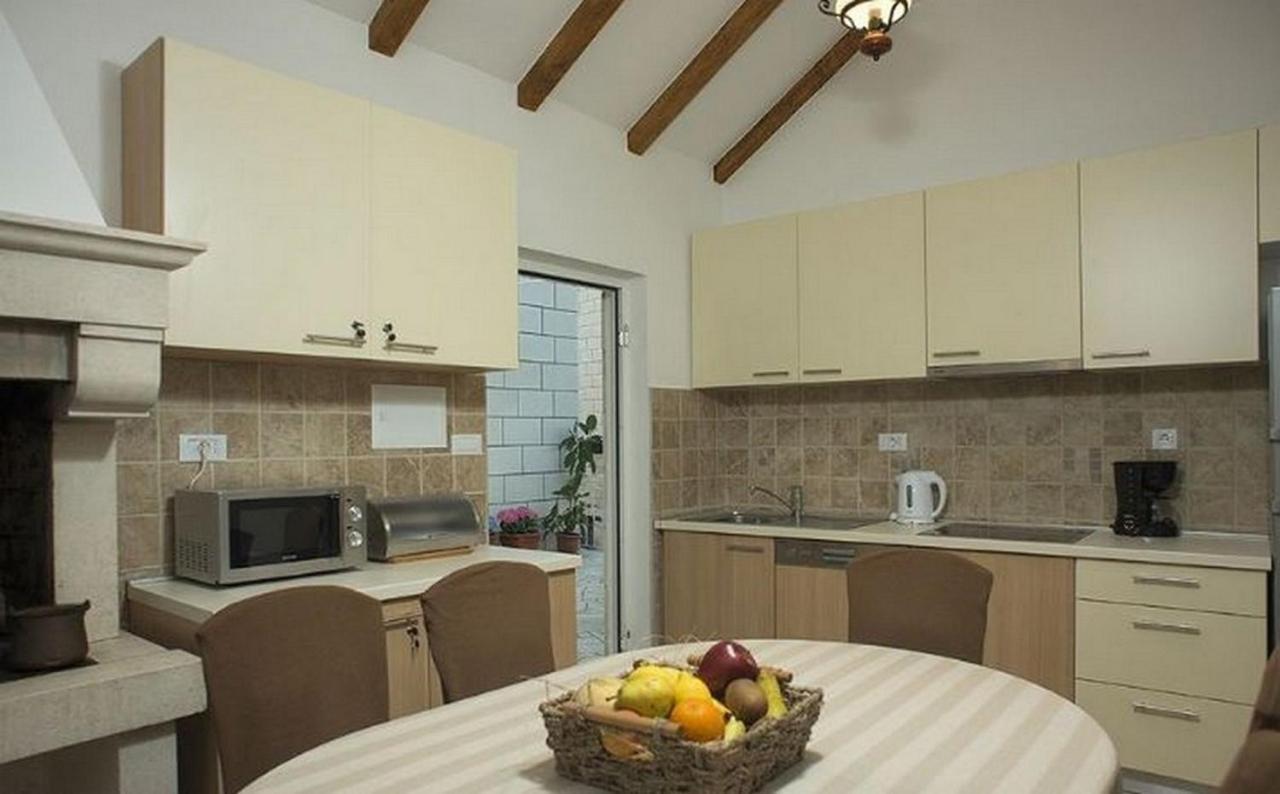 Apartments Milka & Miho Guest house 3*