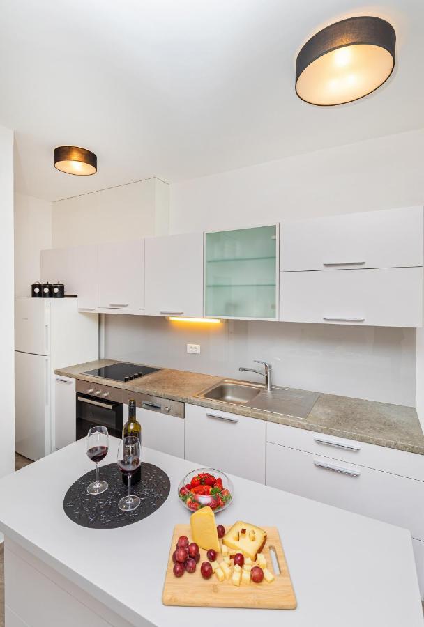 Apartment Apartman Leona *