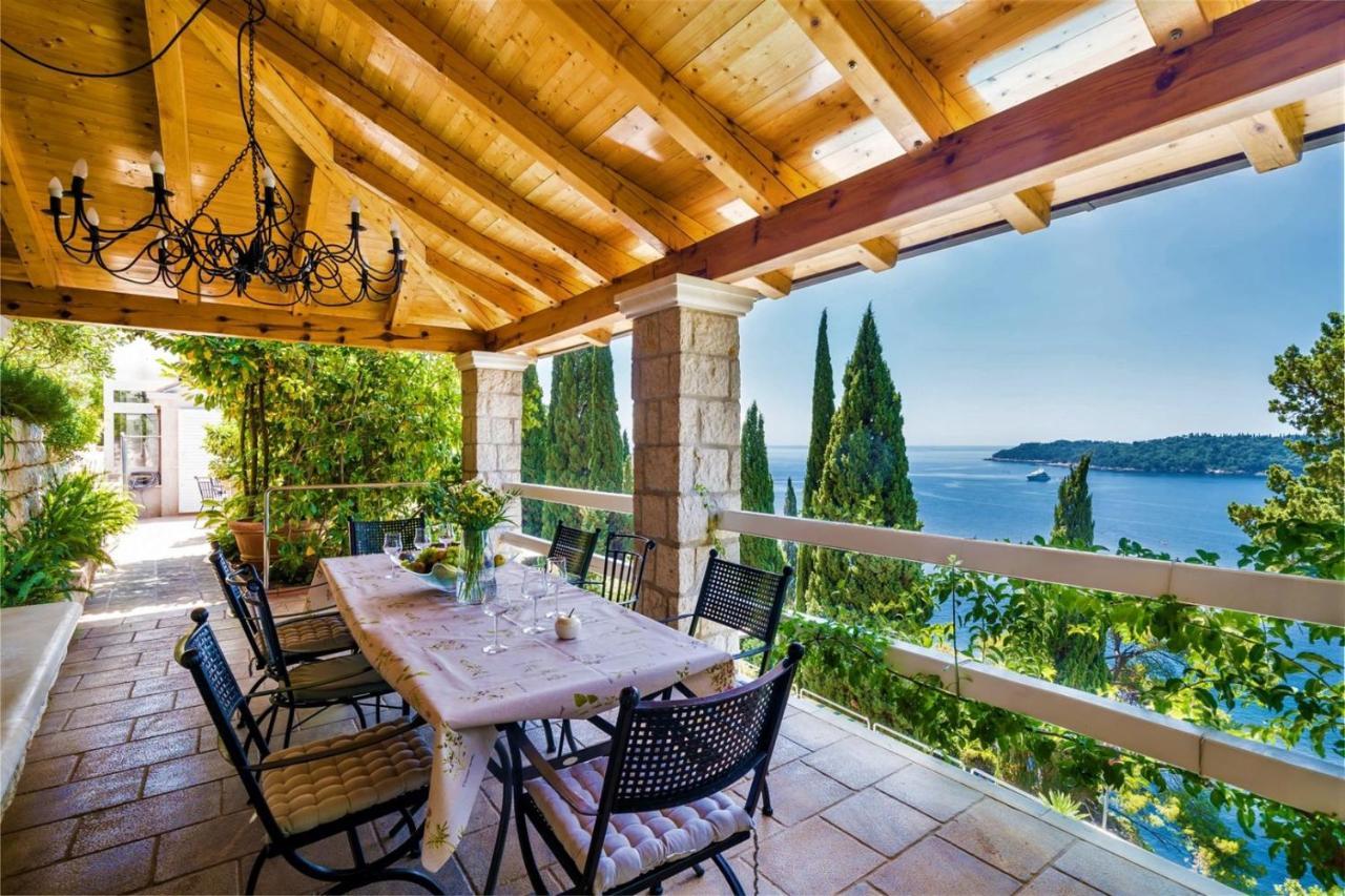 Villa Luxury Beachfront Palace With Private Pool And Jacuzzi By The In