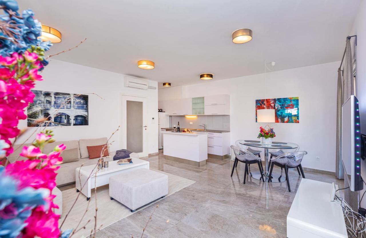 Apartment Apartman Leona *