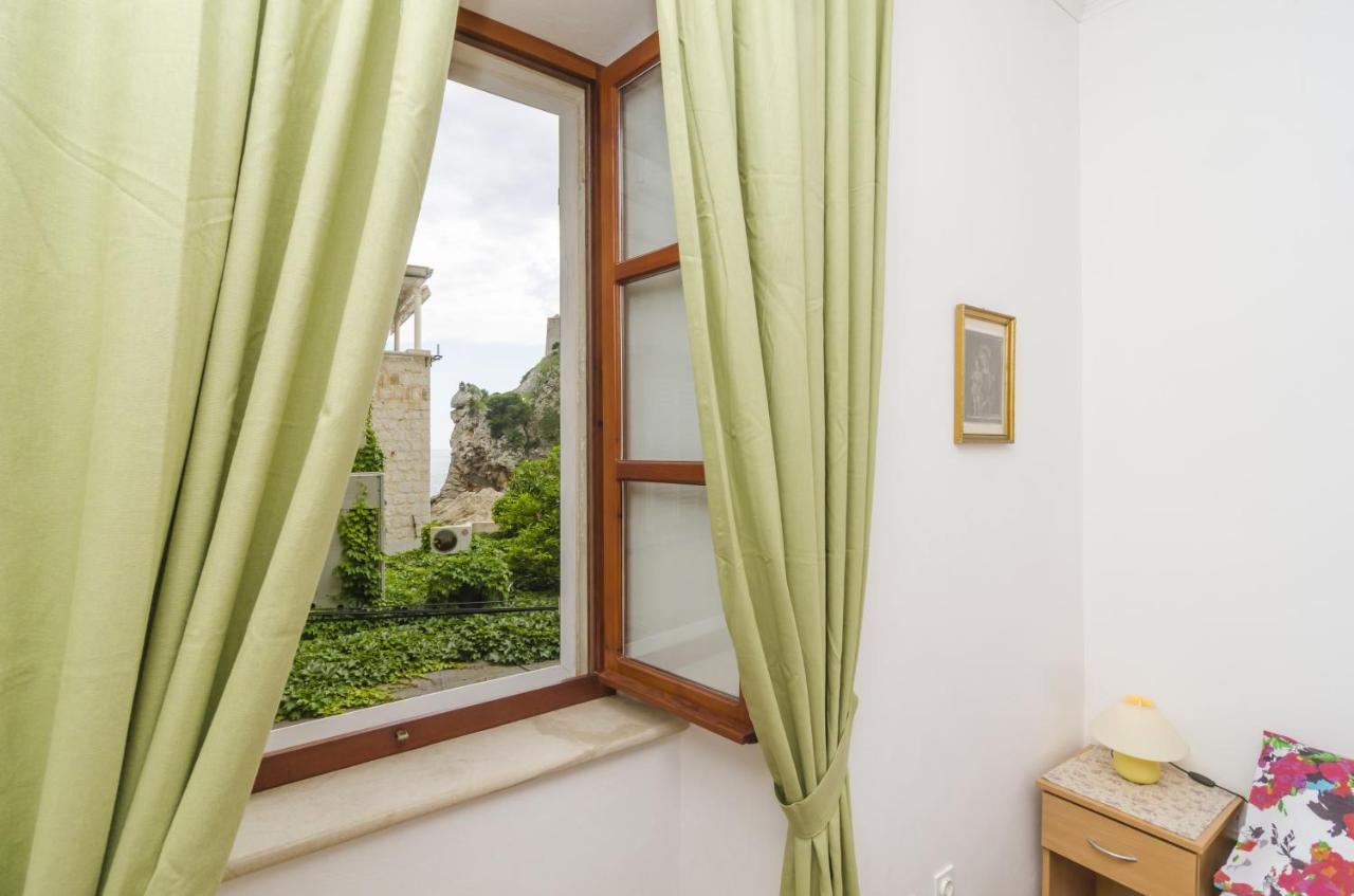 Guest house Lovrijenac 3*