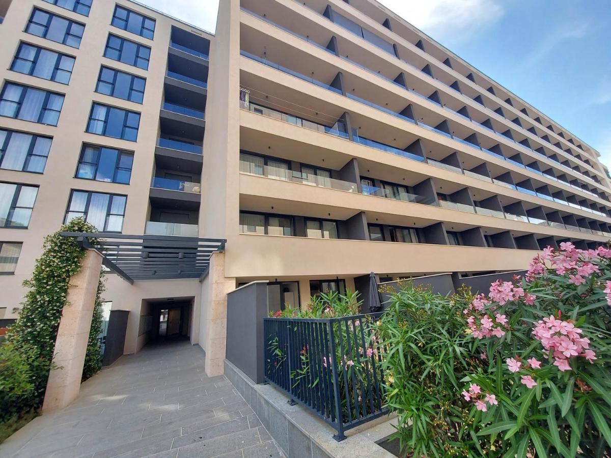 Luxury Downtown West Apartment *