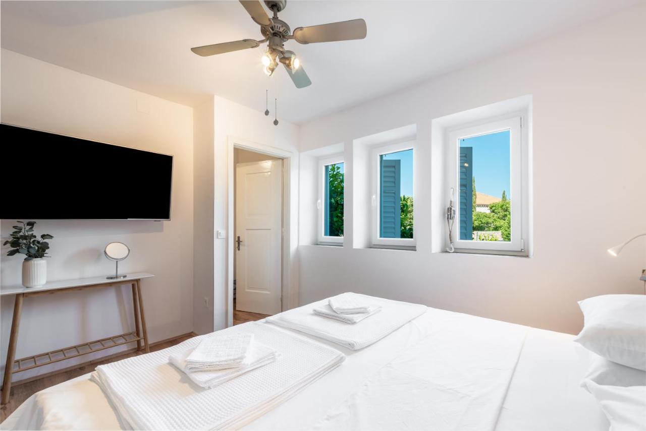 Near Old Town, Free Parking & Huge Garden Apartment *