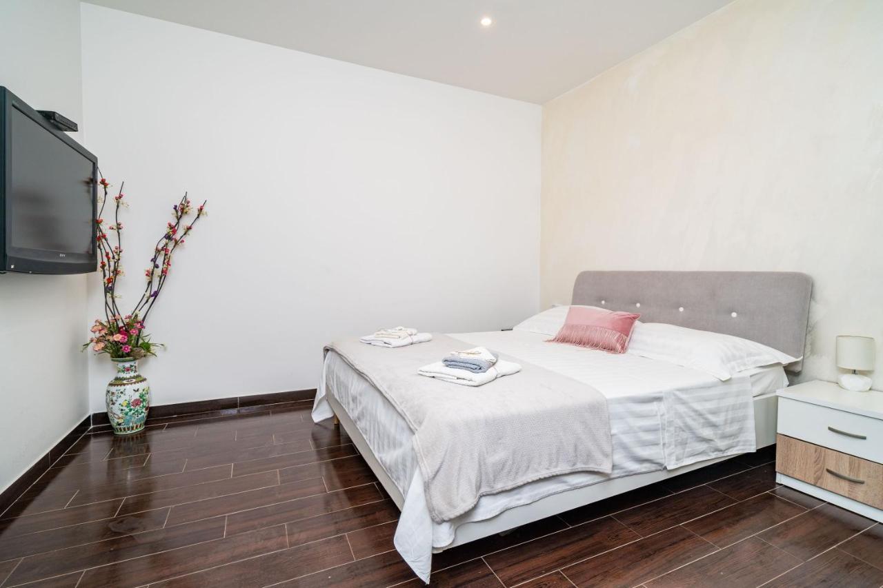 Dub Apartment *
