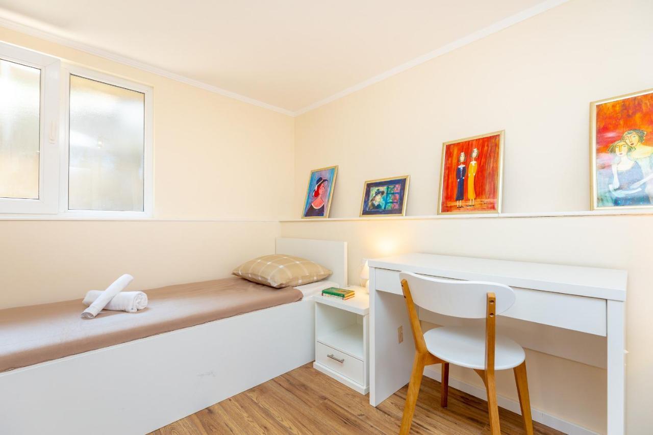 Hiden Garden Apartment *