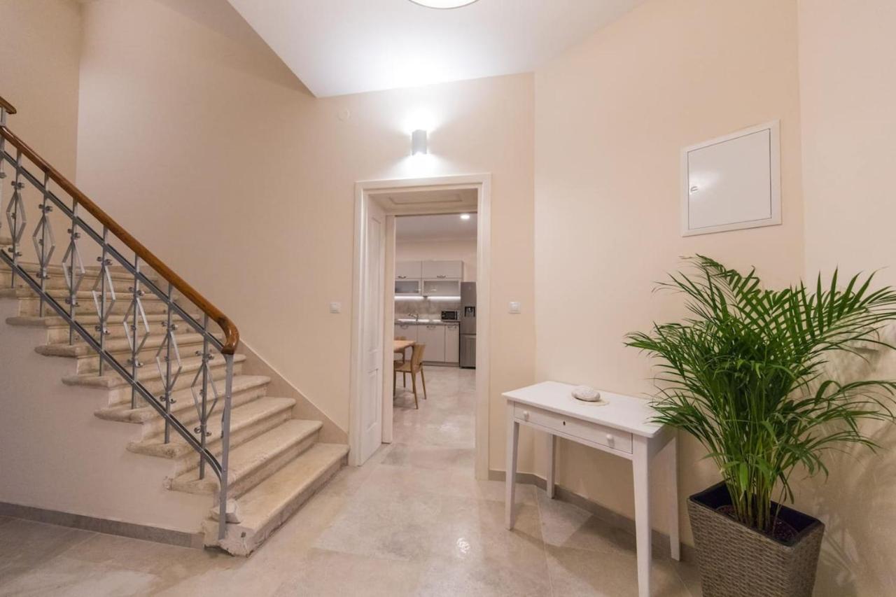 Spacious With Private Pool In
