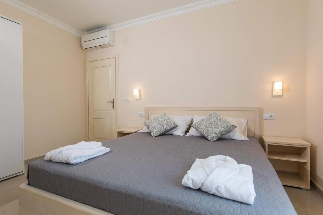 Spacious With Private Pool In Villa