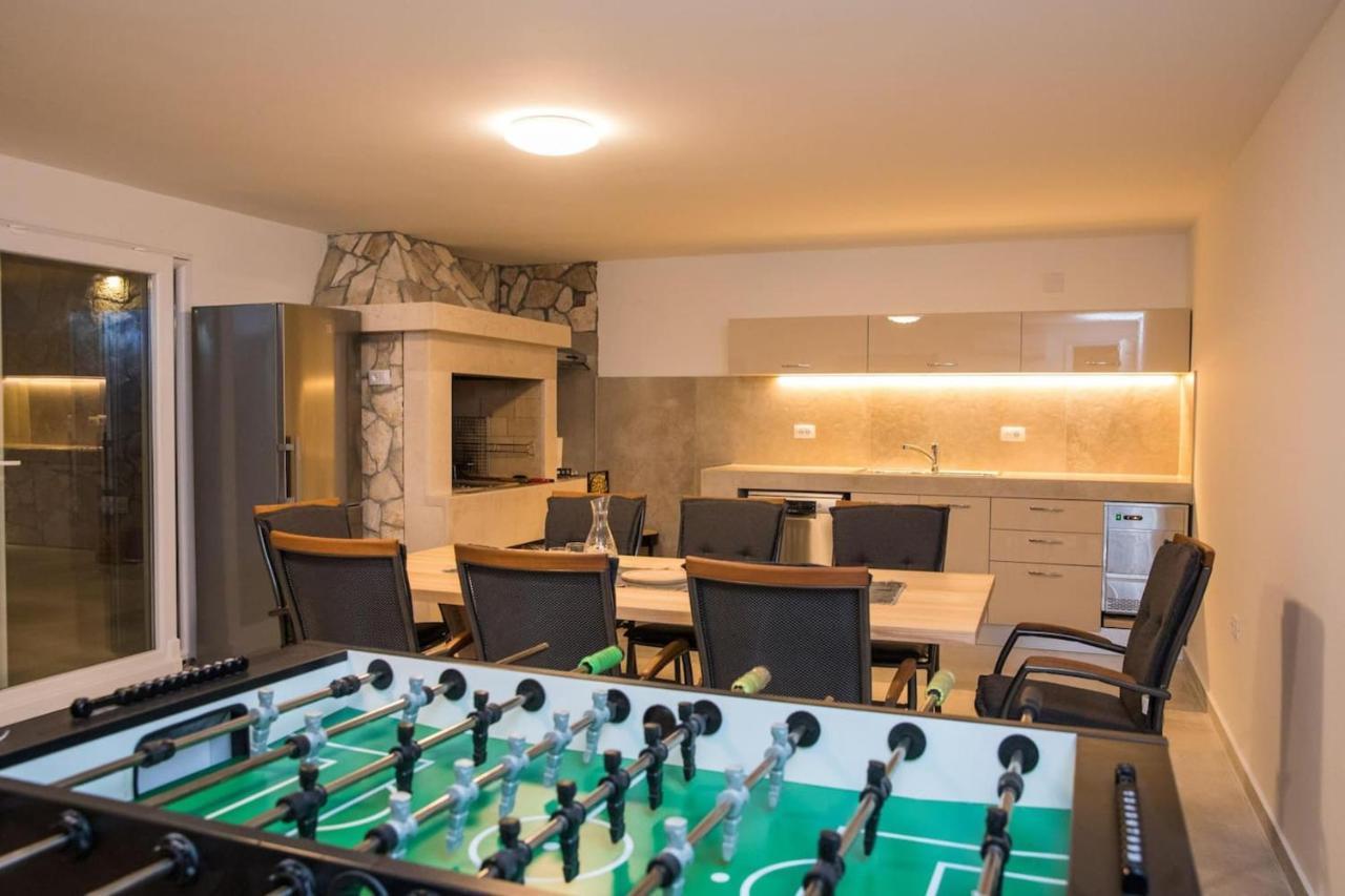 Spacious With Private Pool In Villa