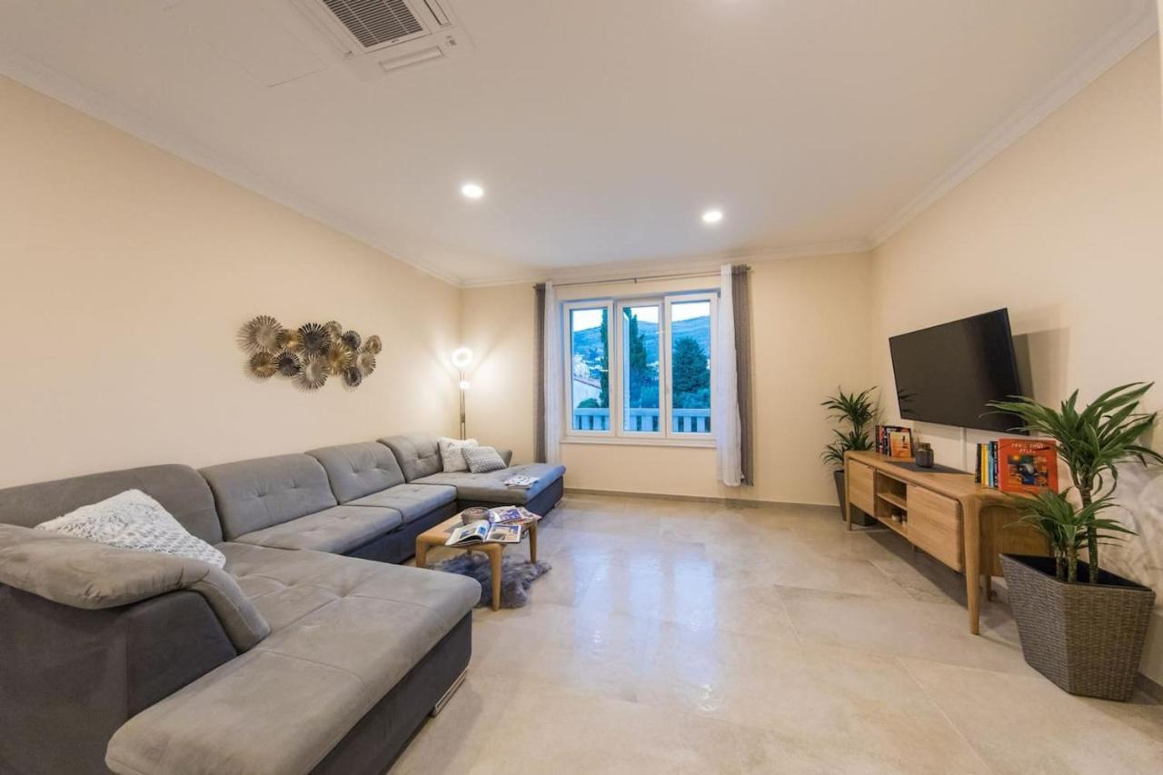 Spacious With Private Pool In