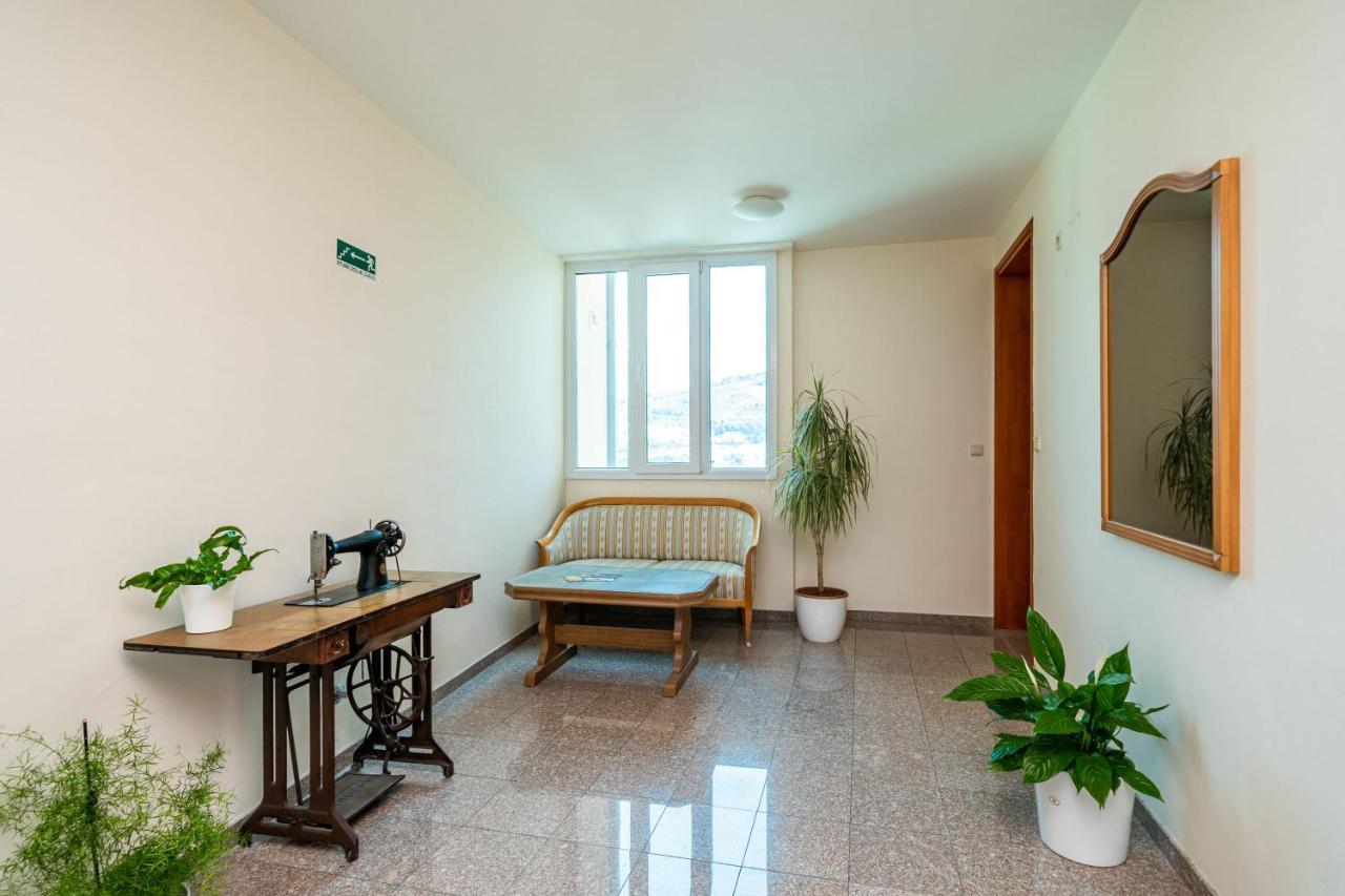 Burum B&b-apartment With Beautiful View * Dubrovnik
