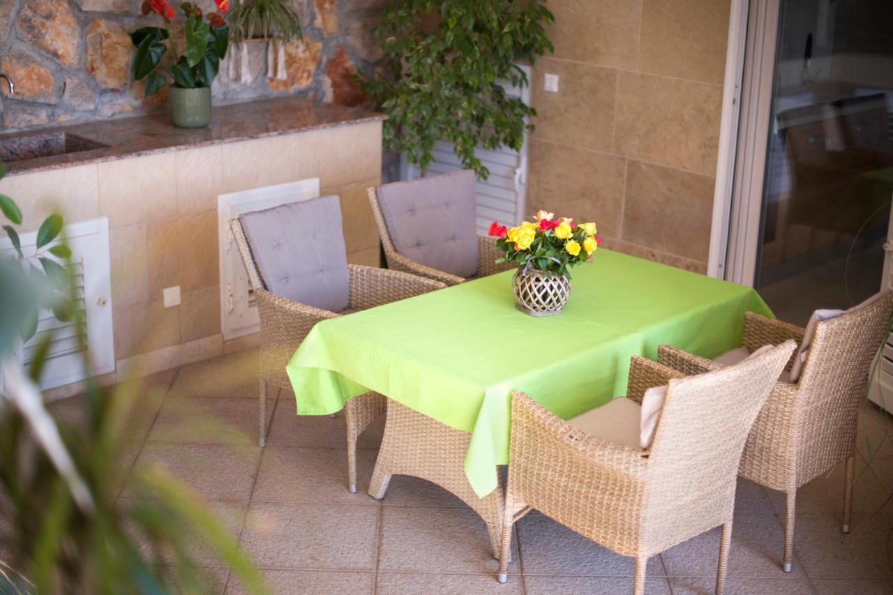 Terrace, View & Barbecue Apartment *