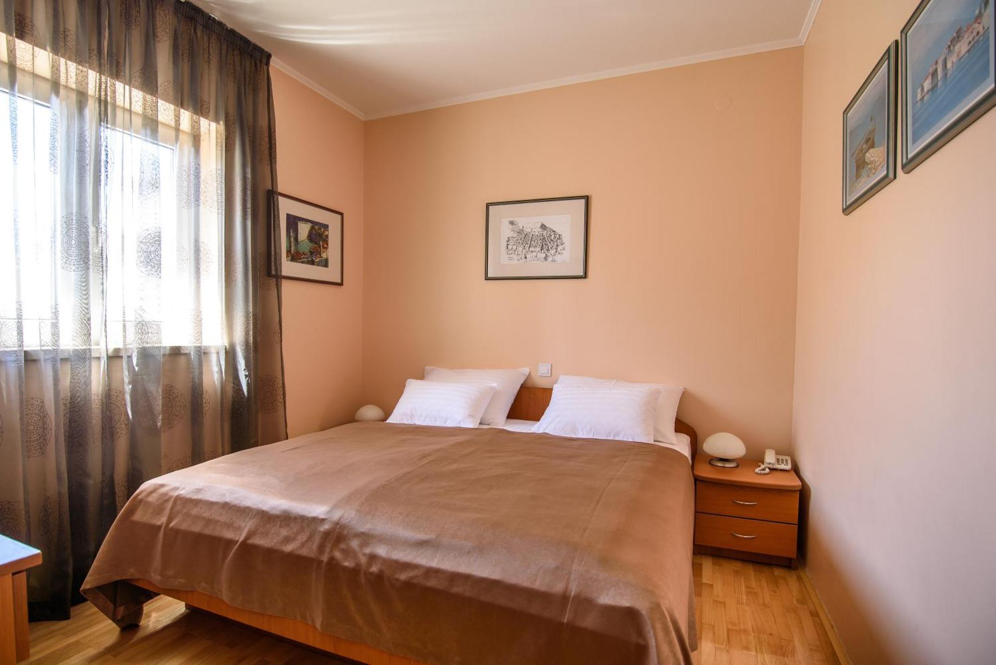 Curic Apartment *