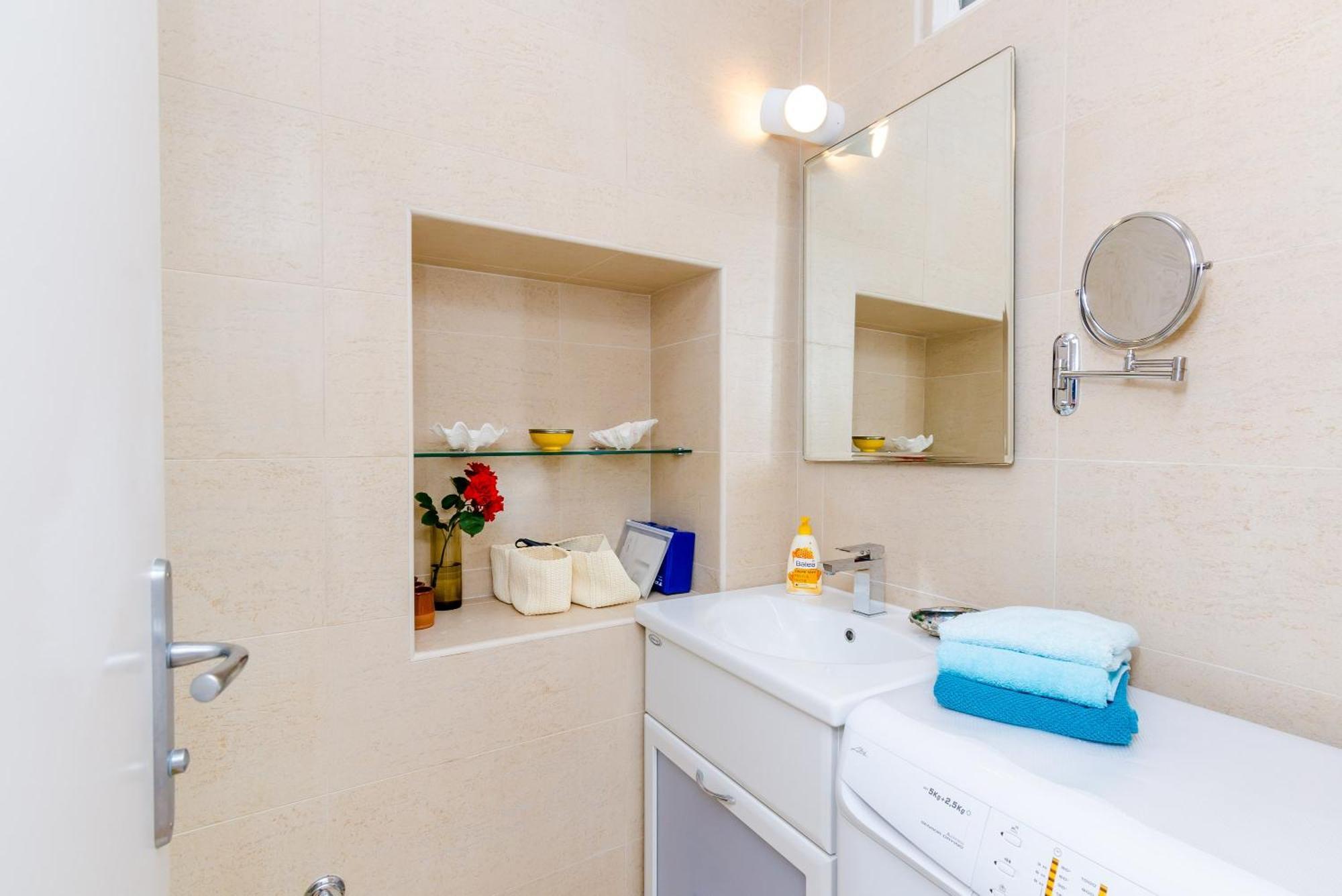 Domino 18 Apartment