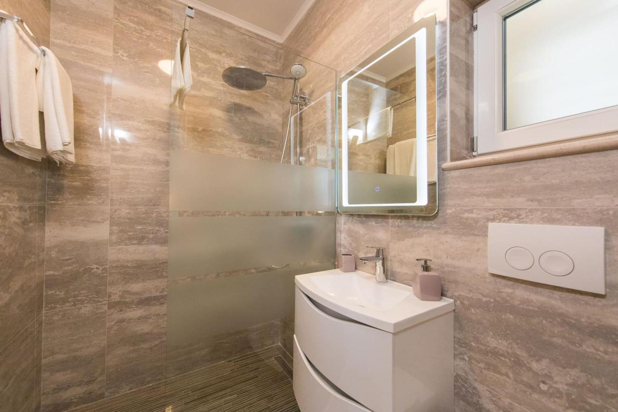 Spacious With Private Pool In Dubrovnik