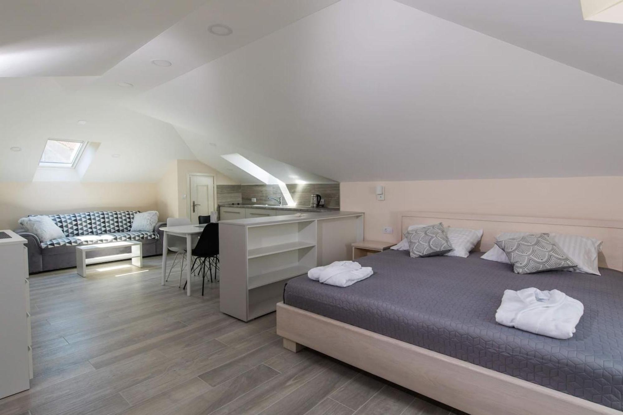 Spacious With Private Pool In