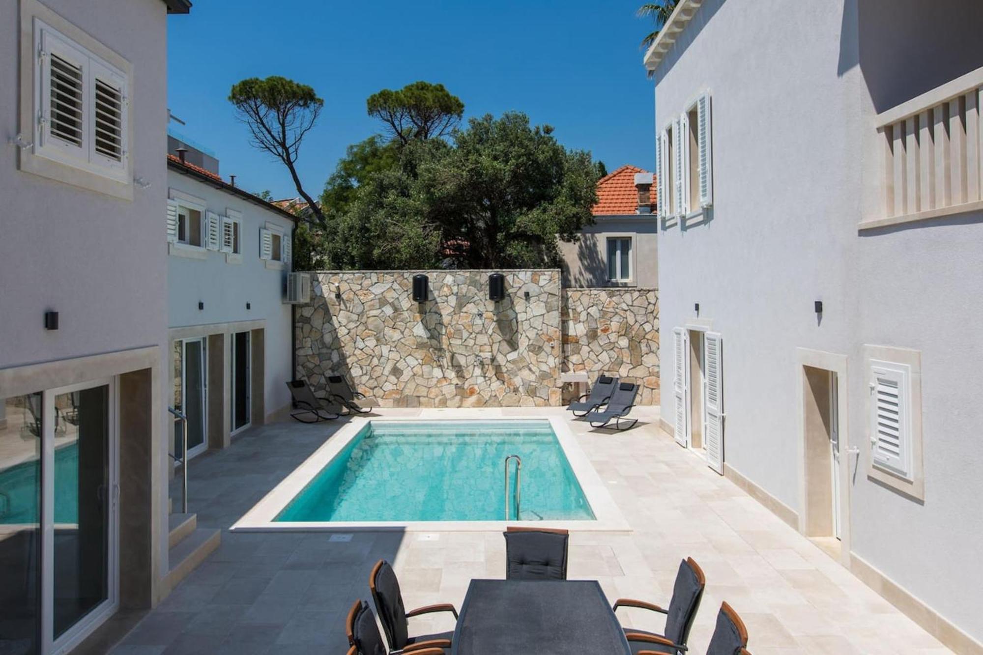 Spacious With Private Pool In * Dubrovnik