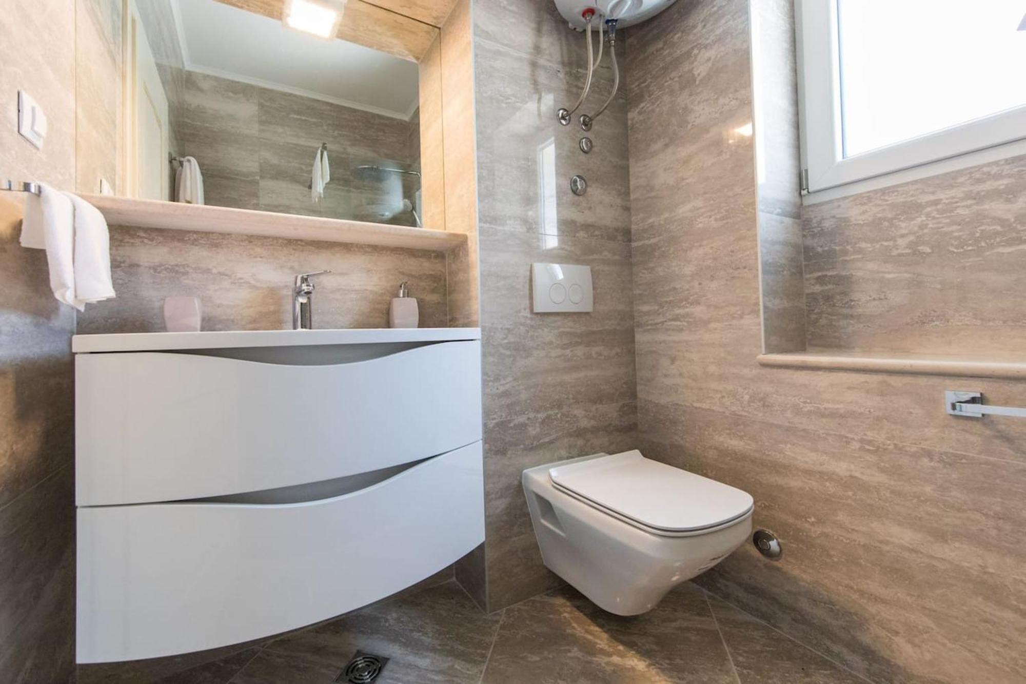 Spacious With Private Pool In Villa