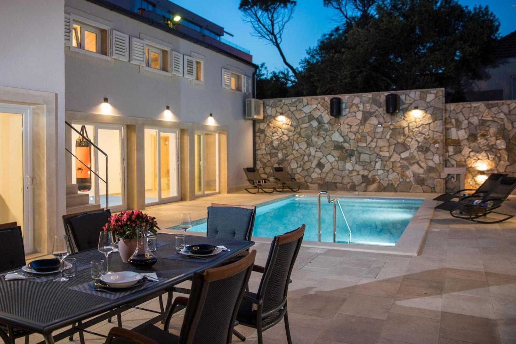 Villa Spacious With Private Pool In Dubrovnik