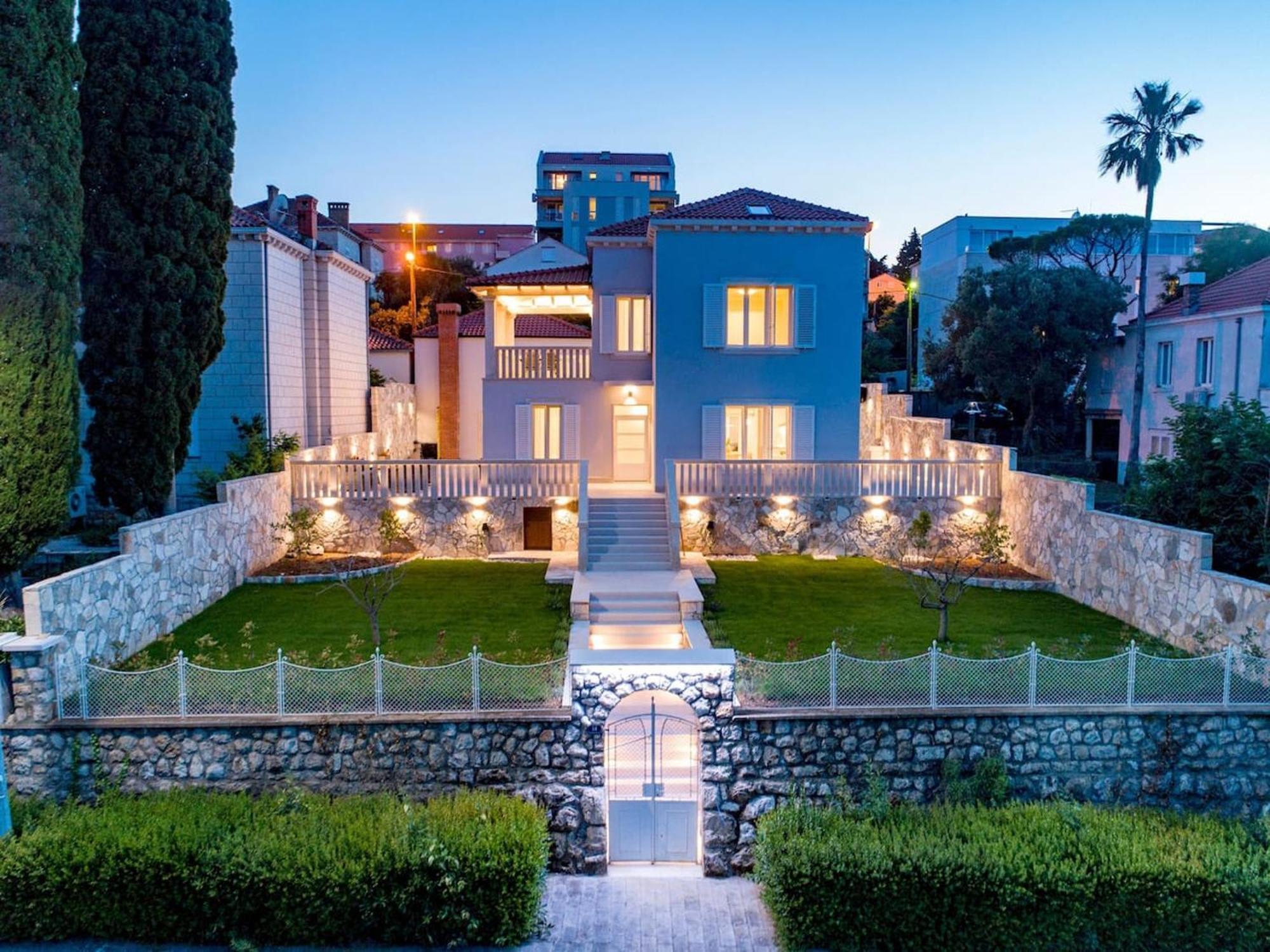 Spacious With Private Pool In Dubrovnik