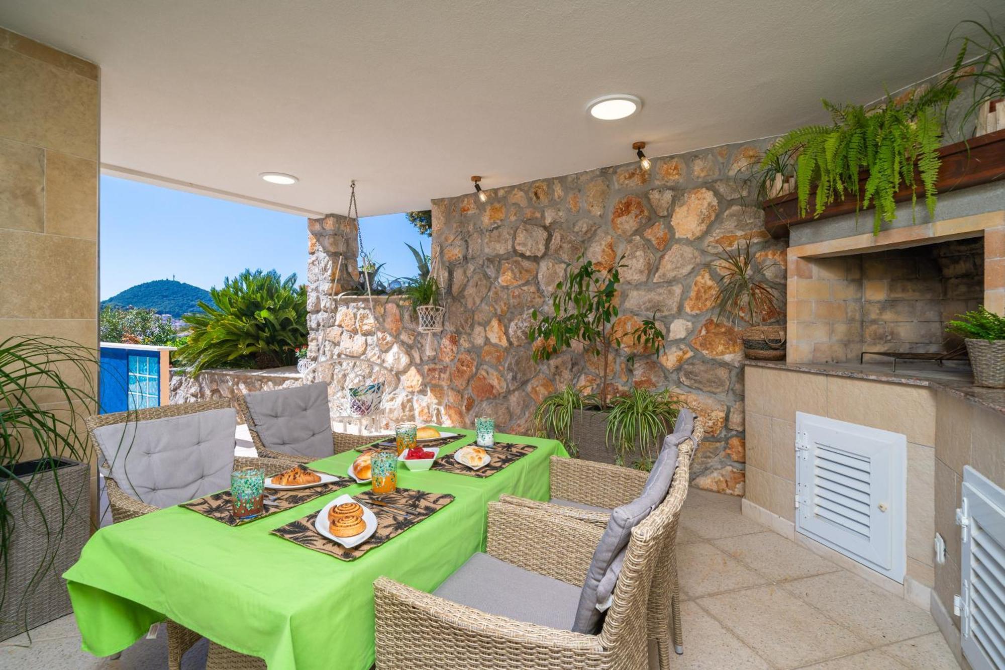 Terrace, View & Barbecue Apartment