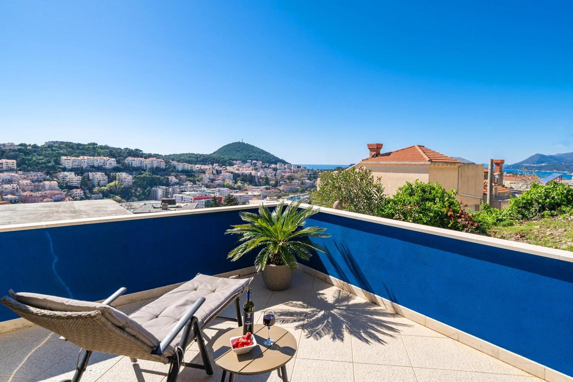 Terrace, View & Barbecue Apartment *