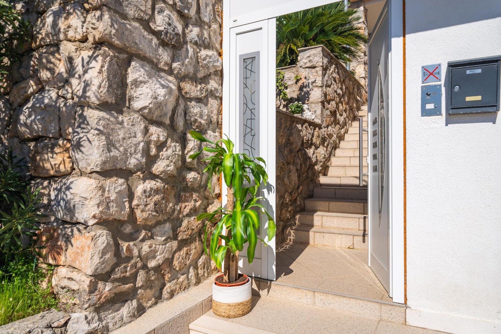Terrace, View & Barbecue Apartment Dubrovnik