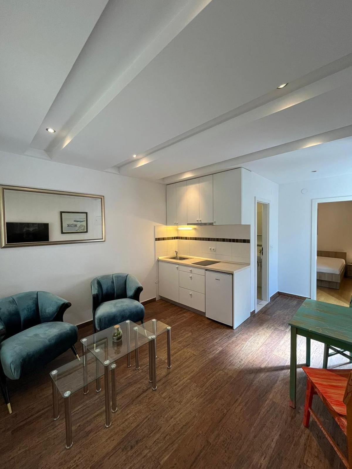 Corner Apartment *