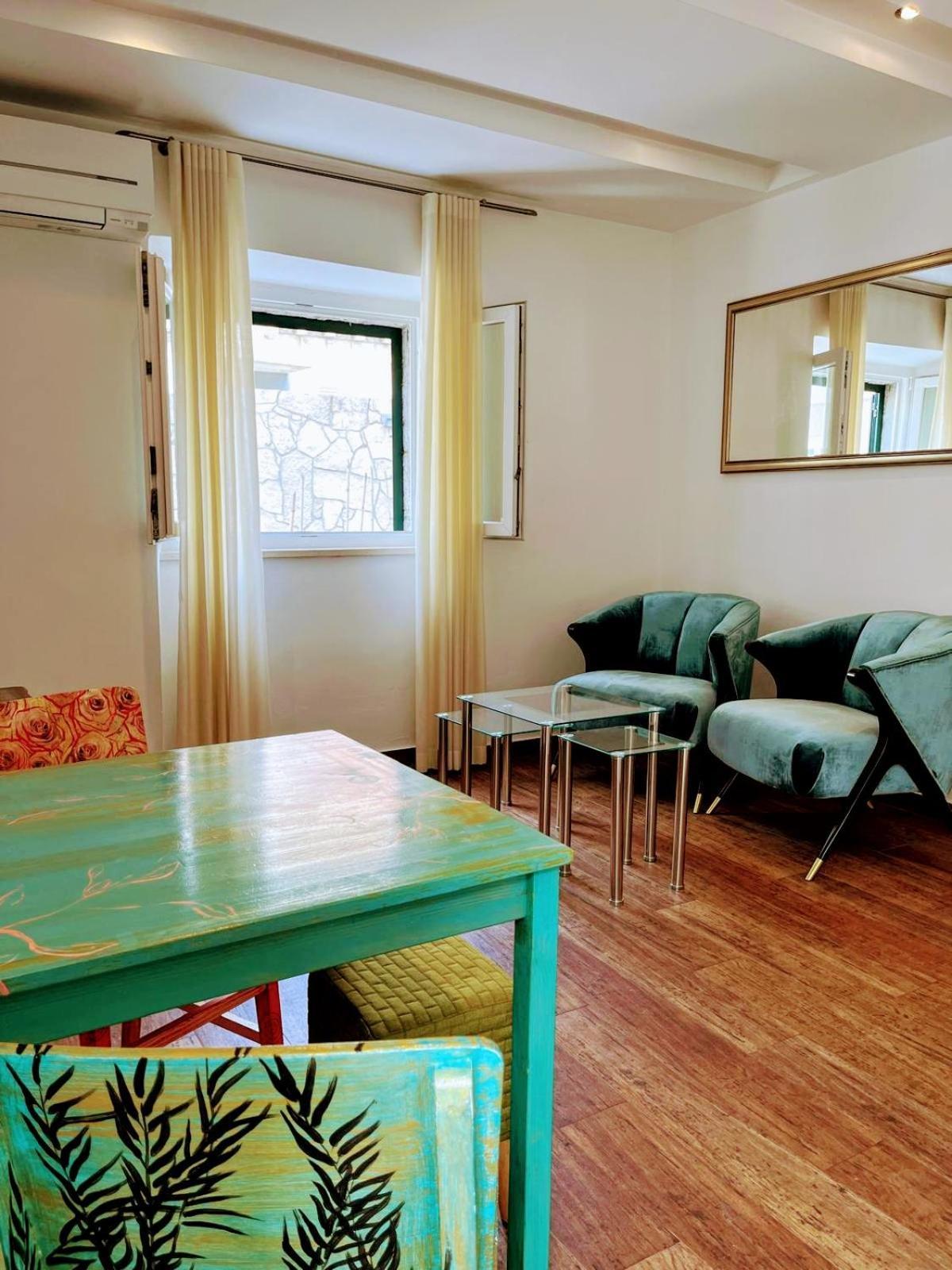Apartment Corner *